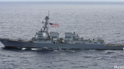 США разместили эсминец для отражения ракетных атак КНДР 
