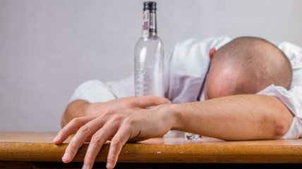 Мифы об употреблении алкоголя, из-за которых вы просыпаетесь с жутким похмельем