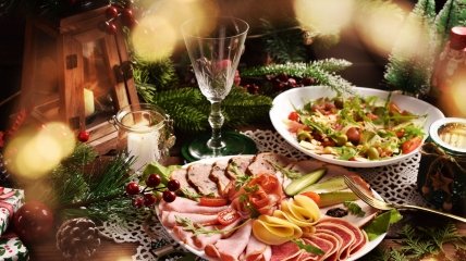 Святковий стіл до новорічних свят