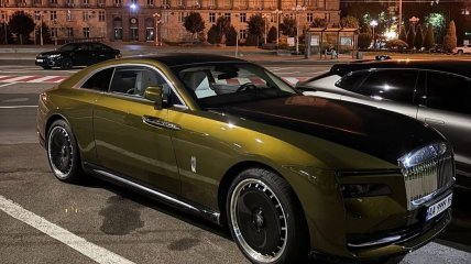Нескромный Rolls-Royce Spectre 2023 года в Черкассах