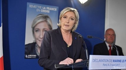Ле Пен предлагает выслать из Франции иностранцев, за которыми следят спецслужбы