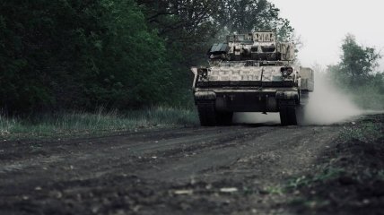 Украинские бойцы защищают страну от российских захватчиков