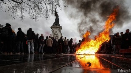 "Желтые жилеты" сегодня вновь с протестами выйдут на улицы Парижа 