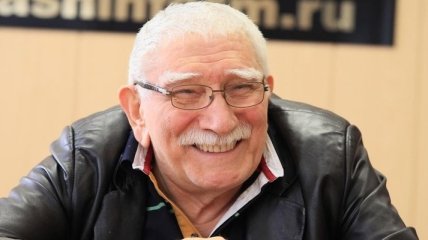 79-летний Армен Джигарханян вышел с молодой супругой в свет