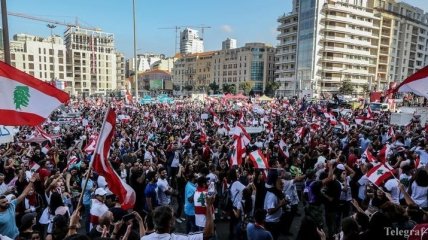 Власти Ливана хотят "успокоить" протестующих урезанием себе зарплат