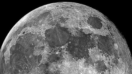 Астроном-любитель заснял неопознанный объект, летающий над Луной (Видео) 