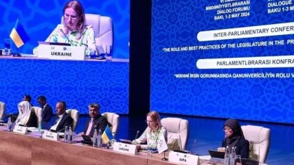 Олена Кондратюк виступила на Міжнародному форумі в Баку та запросила 110 країн до участі в Саміті миру у Швейцарії