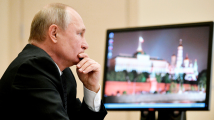 Путін відтепер буде працювати онлайн і проводити переговори по телефону