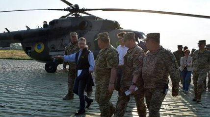 Волкер запланировал посещения Донбасса и Киева