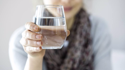 Как правильно пить воду зимой: 5 советов для всей семьи