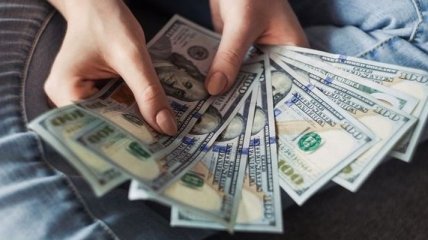 Украинцы продали в январе валюты на 100 миллионов