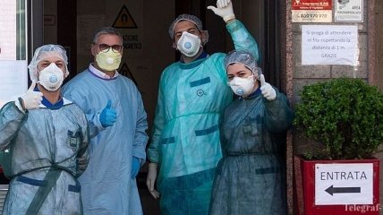 Закарпатские врачи записали "танцевальное" видео о борьбе с COVID-19