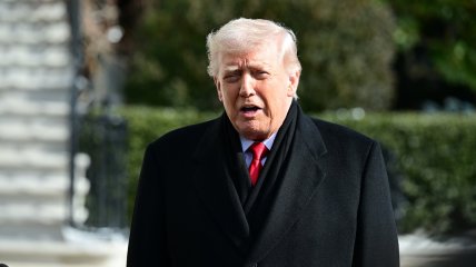 Дональд Трамп знову з’явився із синцем на руці