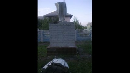 В Харьковской области повредили памятник Ленину
