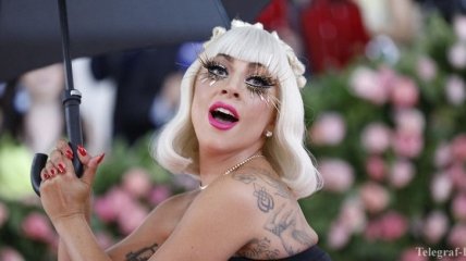 Ни грамма косметики: загорелая Леди Гага показала свою естественную красоту (Фото)