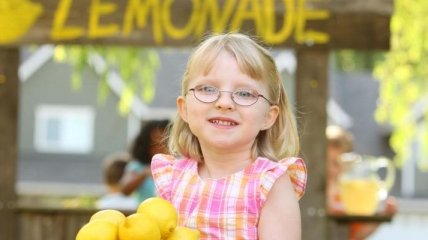 5-летней британке, которую оштрафовали за продажу лимонада, предлагают работу