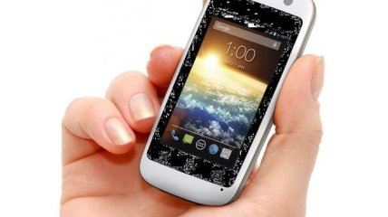 Самый маленький в мире Android-смартфон сравнили с iPhone 6s Plus