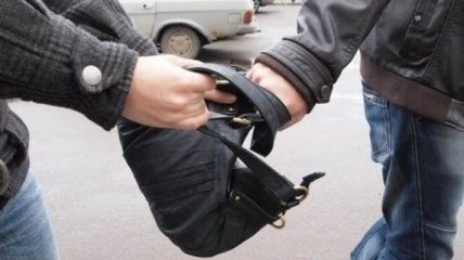В Киеве у мужчины вырвали из рук сумку с тремя миллионами гривень