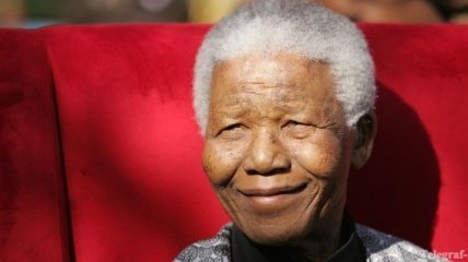 Состояние Манделы без улучшений, народ молится за экс-президента