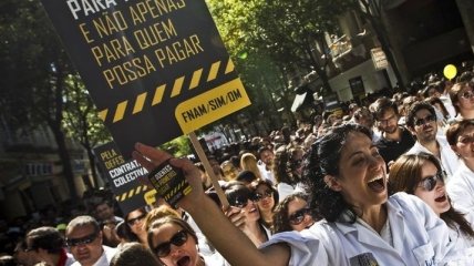 В Португалии протестуют против уменьшения расходов на медицину