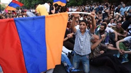 Митинги в Армении: протестующие перекрыли дорогу на армяно-грузинской границе
