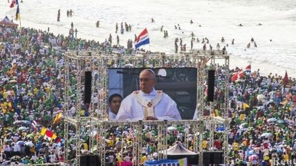 Папа Римский Франциск пожертвовал беднякам Рио-де-Жанейро €20 тысяч 