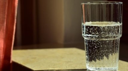 Эксперты объяснили, почему полезно пить воду натощак