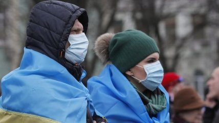 Добровольці пройшлися маршем до посольства Росії