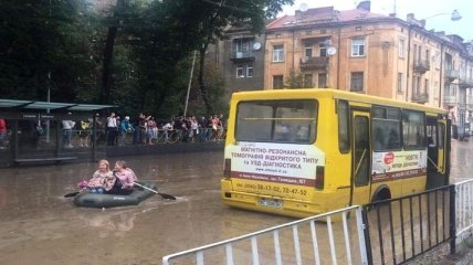 Львов "поплыл": движение электротранспорта остановлено