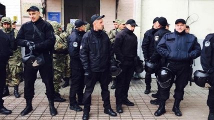 В Киеве продолжается ожесточенное противостояние между активистами ОУН и полицией