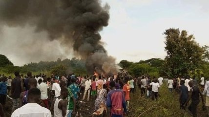 Самолет с деньгами потерпел крушение в Южном Судане: погибло 17 человек (Фото)