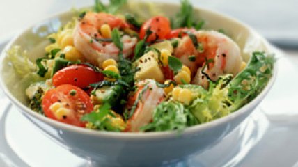 Салат с креветками и авокадо