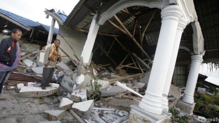 До 22 возросло число жертв землетрясения в Индонезии