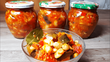 Салат з баклажанів і квасолі на зиму