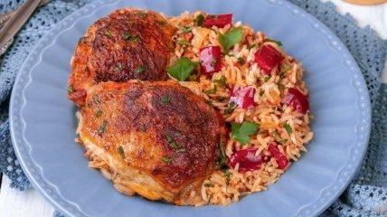 Рецепт дня: курица с рисом в томатном соусе