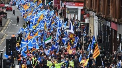 В Глазго десятки тысяч человек митинговали за независимость Шотландии