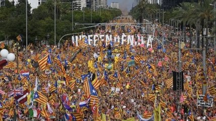 В Барселоне проходят массовые акции в поддержку независимости от Испании