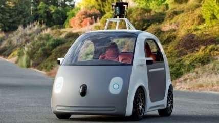Беспилотный автомобиль Google попал в 11 аварий