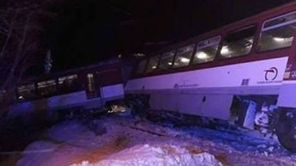 В Словакии пассажирский поезд столкнулся с фурой, есть пострадавшие