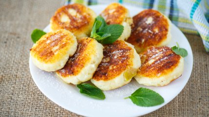 Пленительный вкус: сырники по бабушкиному рецепту