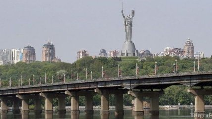 В столице по мосту Патона частично ограничено движение транспорта