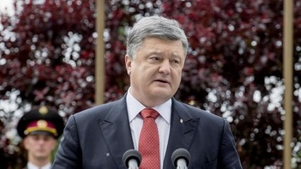 Порошенко поздравил Савченко с возвращением в Украину