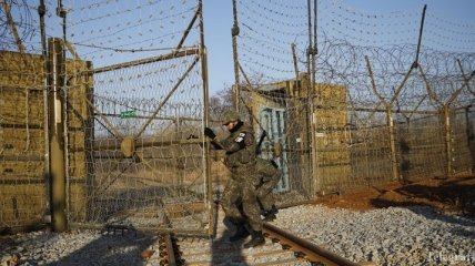 Боец армии КНДР дезертировал через границу в Южную Корею