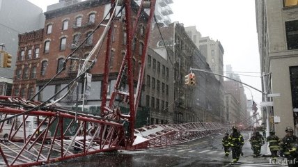 В центре Нью-Йорка упал большой кран, есть погибшие