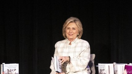 Первая женщина на этой должности: Клинтон стала ректором университета Квинс