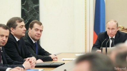 Путин постоянно контактирует с помощником по Донбассу Сурковым