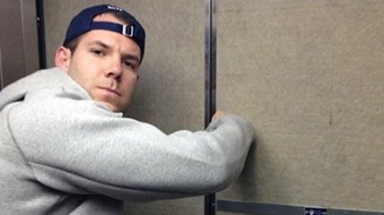В Сочи американский спортсмен снова застрял, теперь в лифте