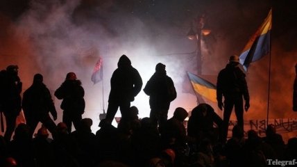 В центре Киева продолжается противостояние митингующих и милиции