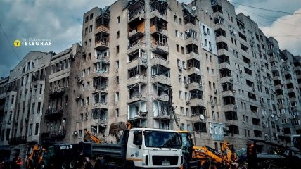 Все зруйновано, у центрі гігантська вирва: фоторепортаж "Телеграфа" з місця прильоту у Харкові