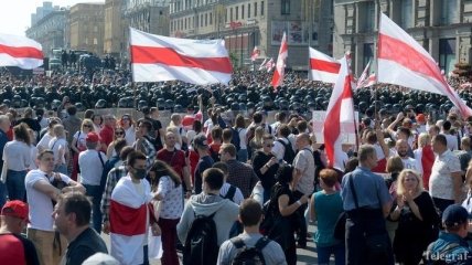  ЗМІ: на протести в Мінську вийшло понад 200 тисяч осіб (Відео)